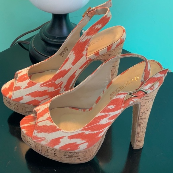 EUC Size 7 Orange animal print tiger platforms.  Shoedazzle. Cork - Picture 3 of 10